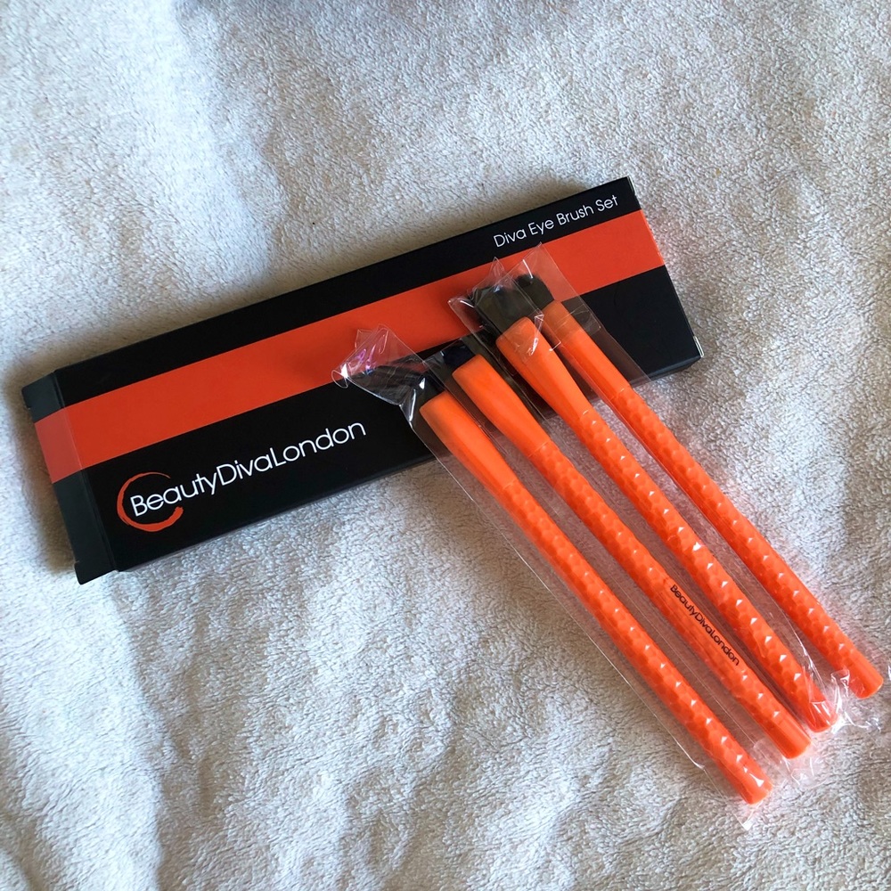BeautyDiveLondon Diva Eye Brush Set 🧡